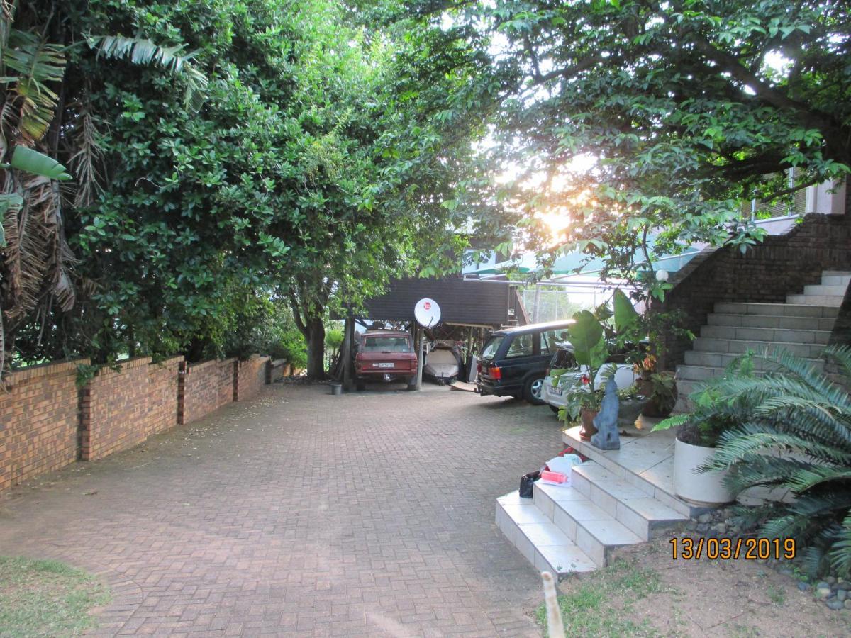 The Tree House Villa Mbombela Buitenkant foto